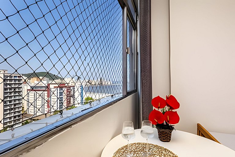 Vista lateral para o mar e Biquinha em São Vicente, com vaga