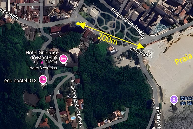 Vista lateral para o mar e Biquinha em São Vicente, com vaga