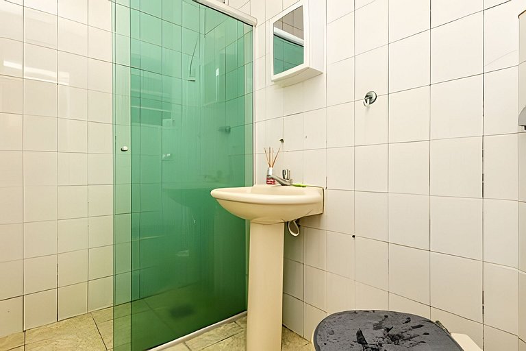 Vista lateral para o mar e Biquinha em São Vicente, com vaga