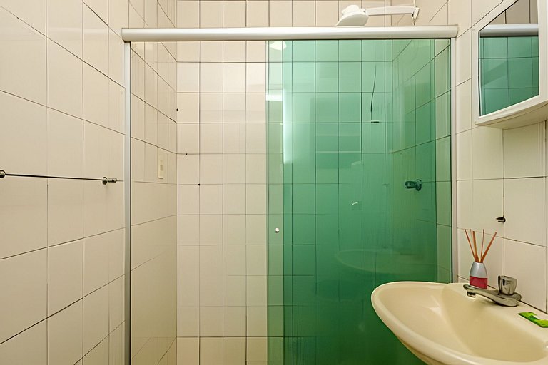 Vista lateral para o mar e Biquinha em São Vicente, com vaga