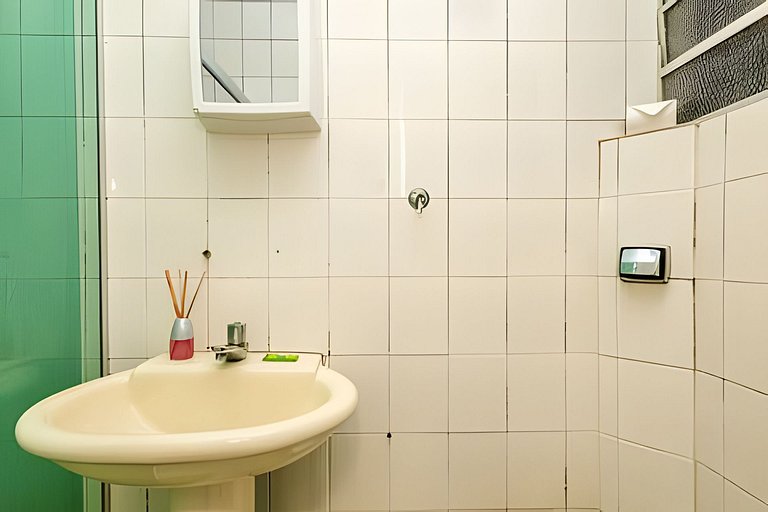 Vista lateral para o mar e Biquinha em São Vicente, com vaga