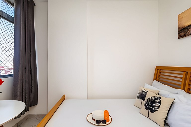 Vista lateral para o mar e Biquinha em São Vicente, com vaga