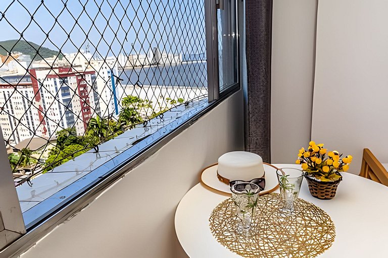 Vista lateral para o mar e Biquinha em São Vicente, com vaga