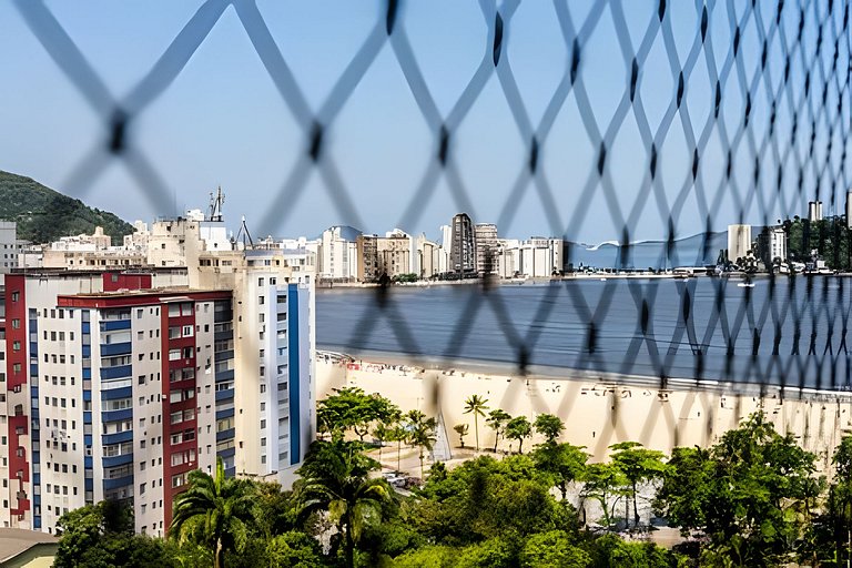 Vista lateral para o mar e Biquinha em São Vicente, com vaga