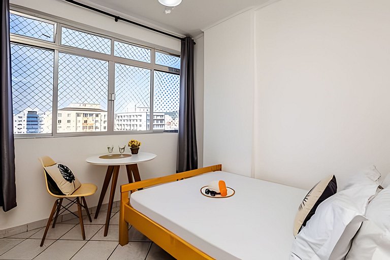 Vista lateral para o mar e Biquinha em São Vicente, com vaga