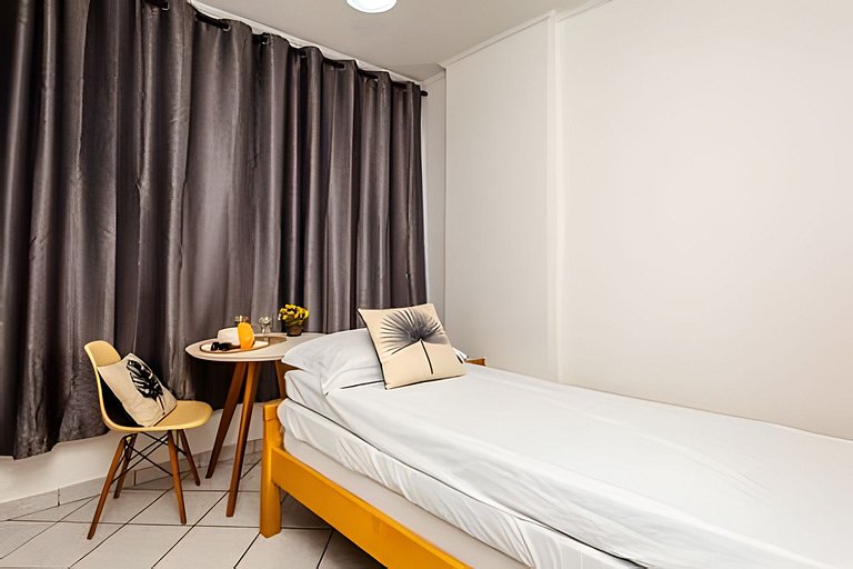 Vista lateral para o mar e Biquinha em São Vicente, com vaga