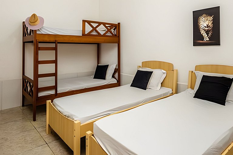 Churrasqueira | A 7 minutos de carro da Praia Ocian