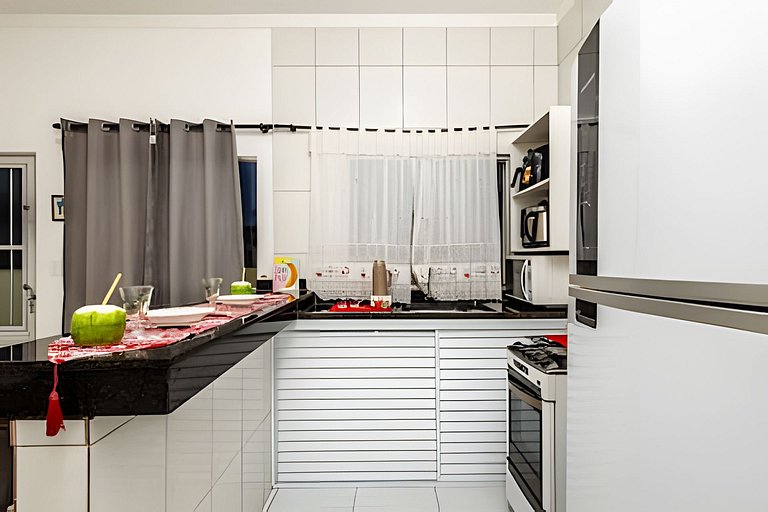 Ar-condicionado | A 7 minutos de carro da Praia Ocian