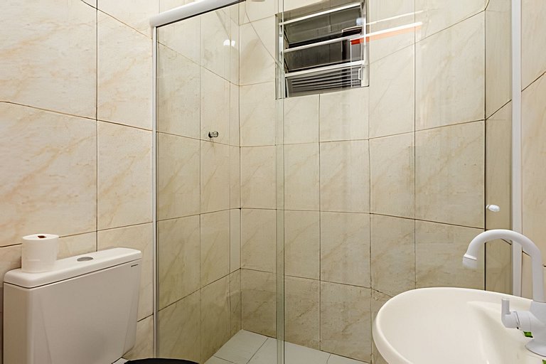 Ar-condicionado | A 7 minutos de carro da Praia Ocian