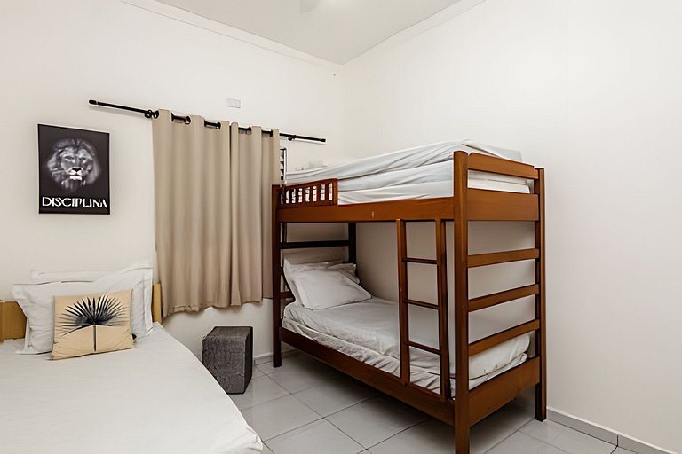 Ar-condicionado | A 7 minutos de carro da Praia Ocian