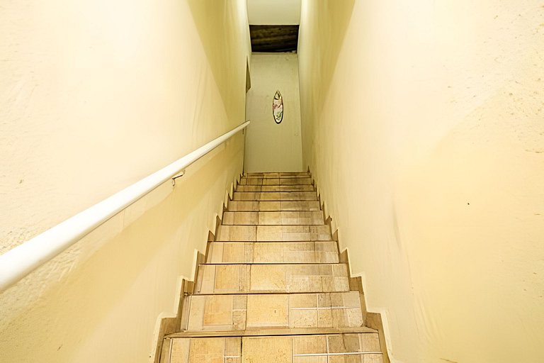 Ar-condicionado | A 7 minutos de carro da Praia Ocian