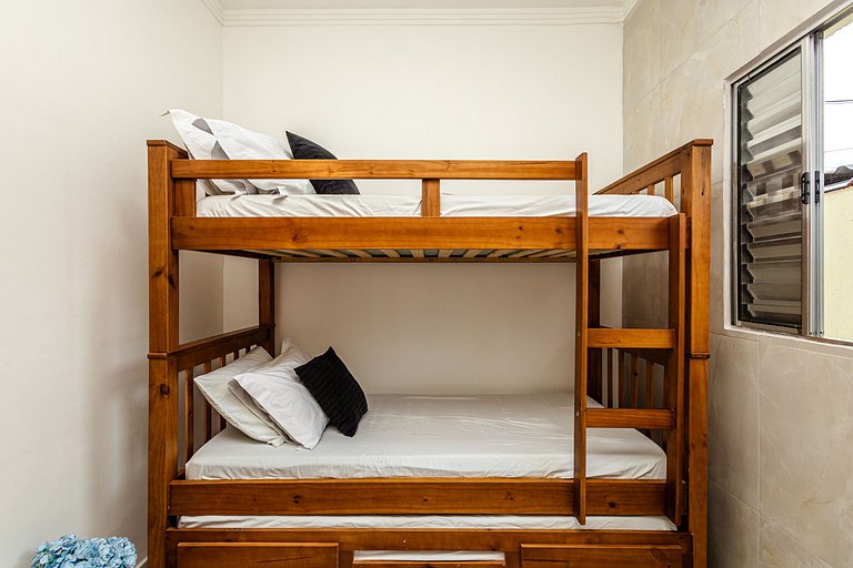 Ar-condicionado | A 7 minutos de carro da Praia Ocian