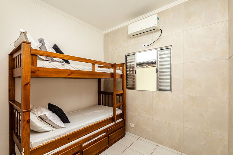 Ar-condicionado | A 7 minutos de carro da Praia Ocian