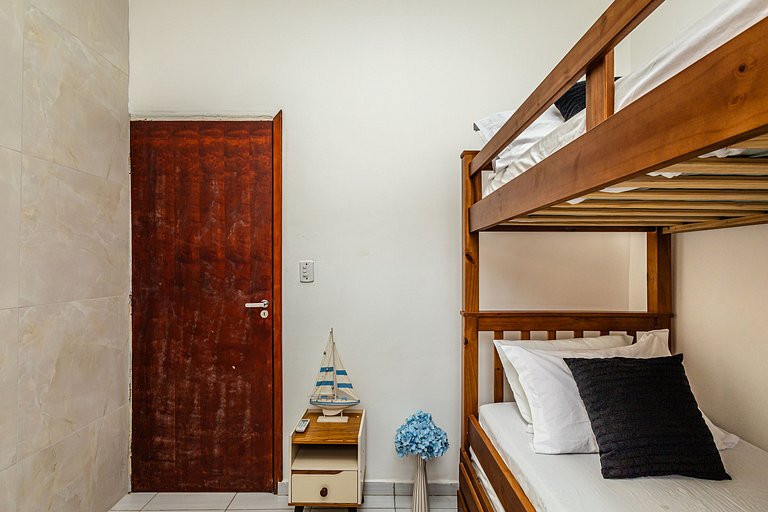 Ar-condicionado | A 7 minutos de carro da Praia Ocian