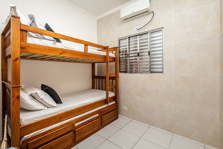 Ar-condicionado | A 7 minutos de carro da Praia Ocian