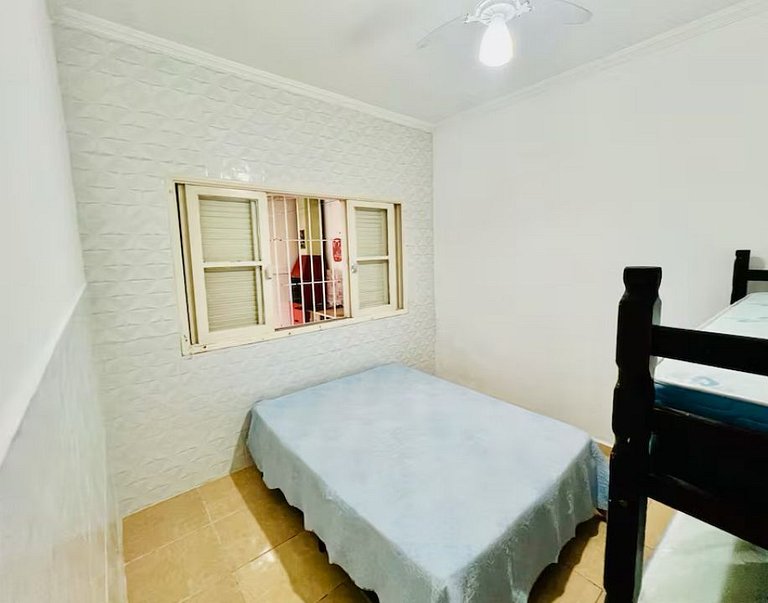 Perto da praia, churrasqueira e 3 vagas de garagem