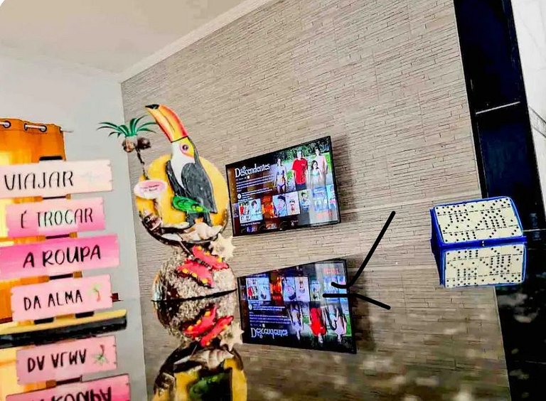 Perto da praia, churrasqueira e 3 vagas de garagem