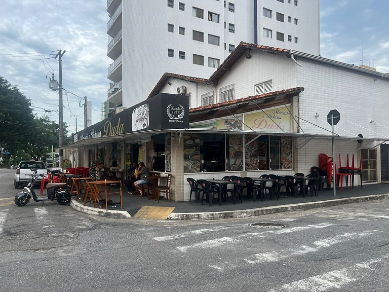 Perto da praia, churrasqueira e 3 vagas de garagem