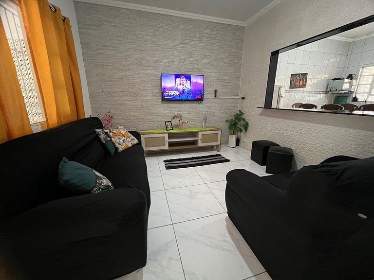 Perto da praia, churrasqueira e 3 vagas de garagem