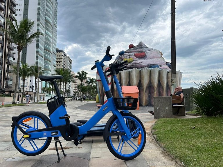 Perto da praia, churrasqueira e 3 vagas de garagem