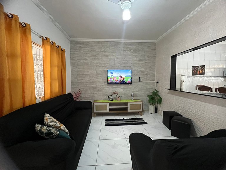 Perto da praia, churrasqueira e 3 vagas de garagem