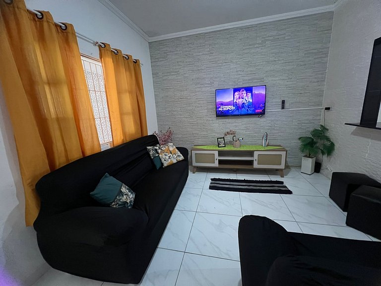 Perto da praia, churrasqueira e 3 vagas de garagem