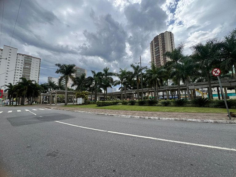 Perto da praia, churrasqueira e 3 vagas de garagem