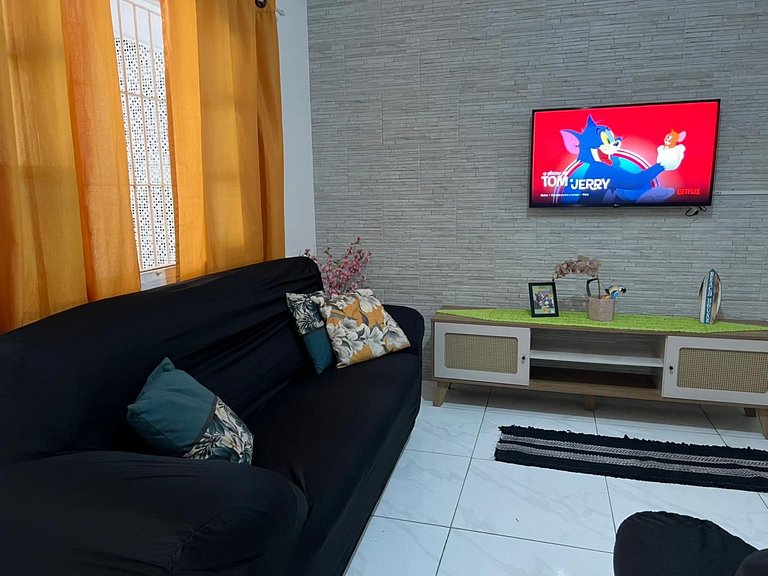 Perto da praia, churrasqueira e 3 vagas de garagem