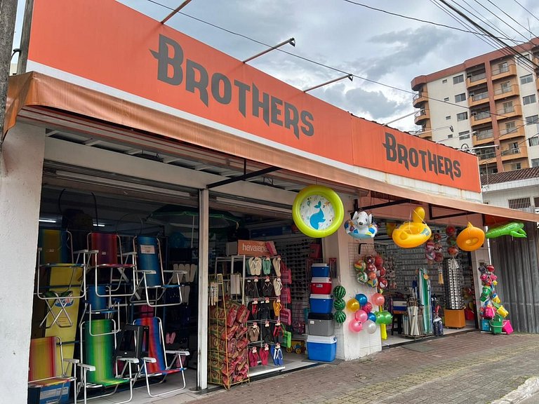 Perto da praia, churrasqueira e 3 vagas de garagem