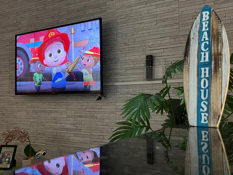 Perto da praia, churrasqueira e 3 vagas de garagem