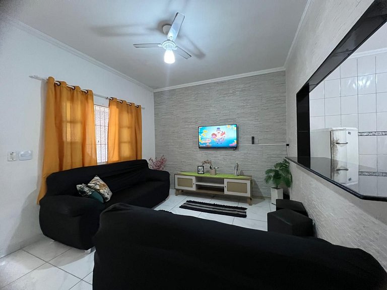 Perto da praia, churrasqueira e 3 vagas de garagem