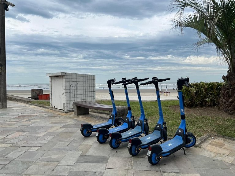 Perto da praia, churrasqueira e 3 vagas de garagem