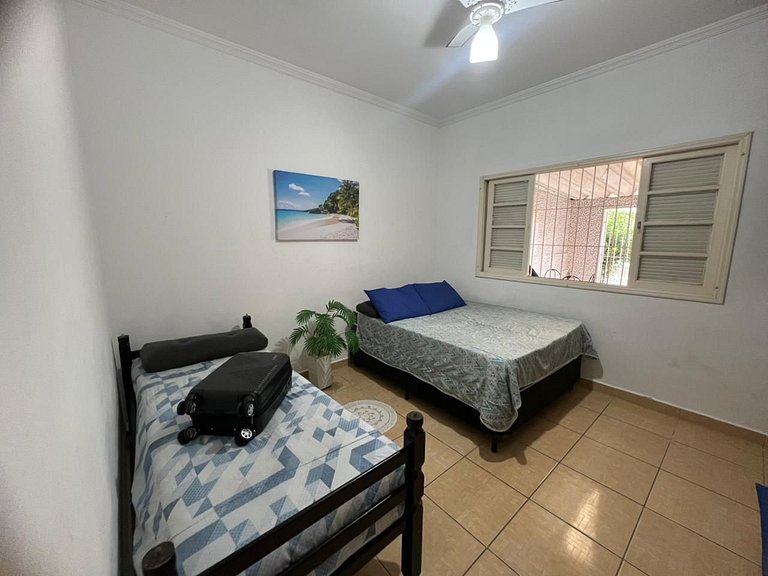 Perto da praia, churrasqueira e 3 vagas de garagem