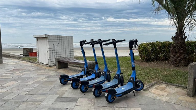 Perto da praia, churrasqueira e 3 vagas de garagem