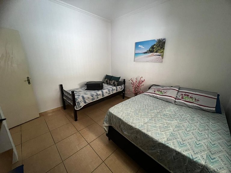 Perto da praia, churrasqueira e 3 vagas de garagem