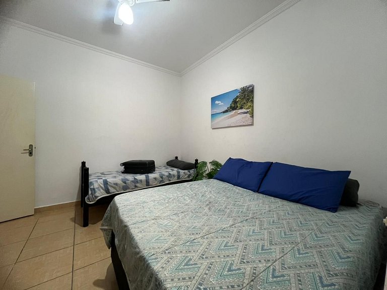 Perto da praia, churrasqueira e 3 vagas de garagem