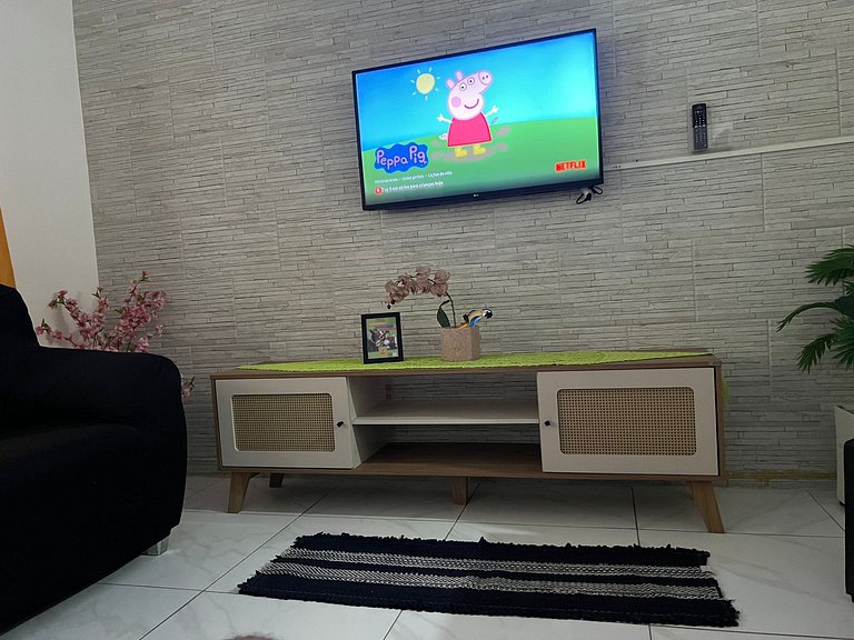 Perto da praia, churrasqueira e 3 vagas de garagem