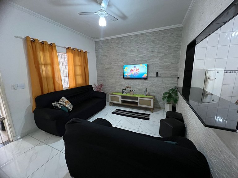 Perto da praia, churrasqueira e 3 vagas de garagem